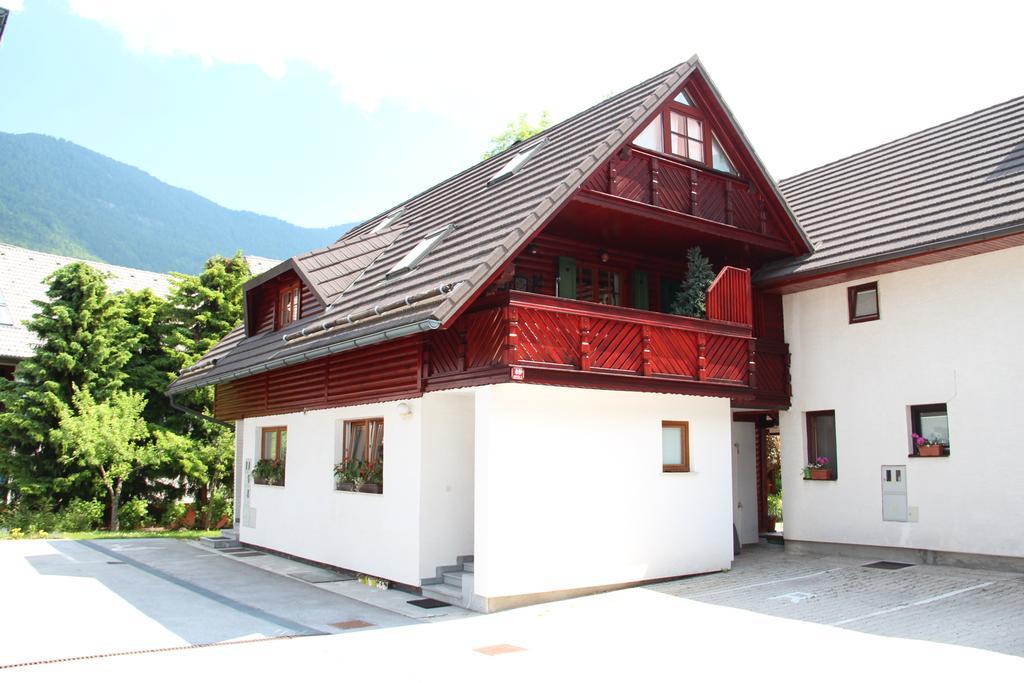 Apartments And Rooms Bernik Kranjska Gora Ruang foto